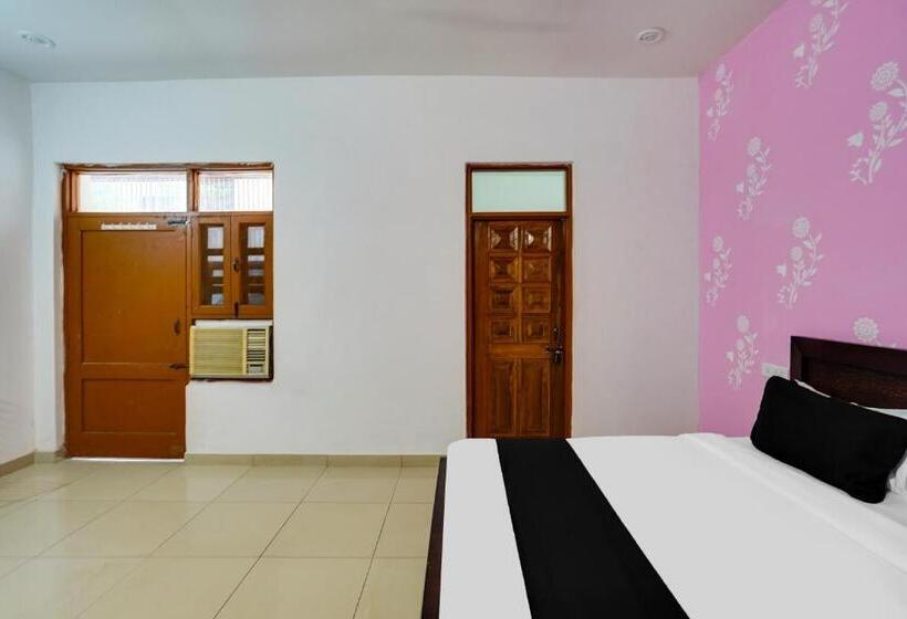 Oyo Hotel Royal Palace