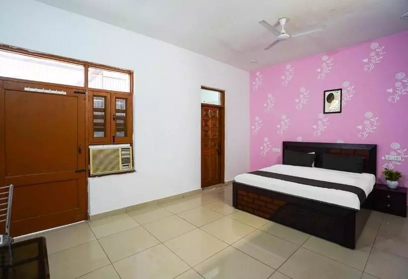 Oyo Hotel Royal Palace