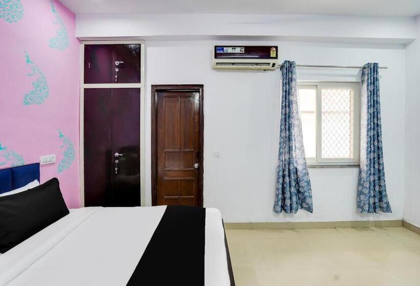 Oyo Hotel Royal Palace