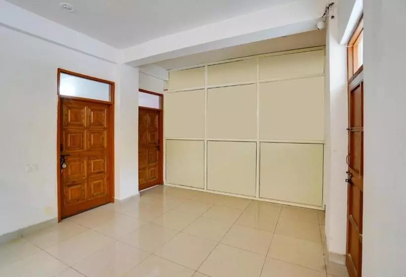 Oyo Hotel Royal Palace
