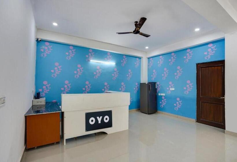 Oyo Hotel Royal Palace