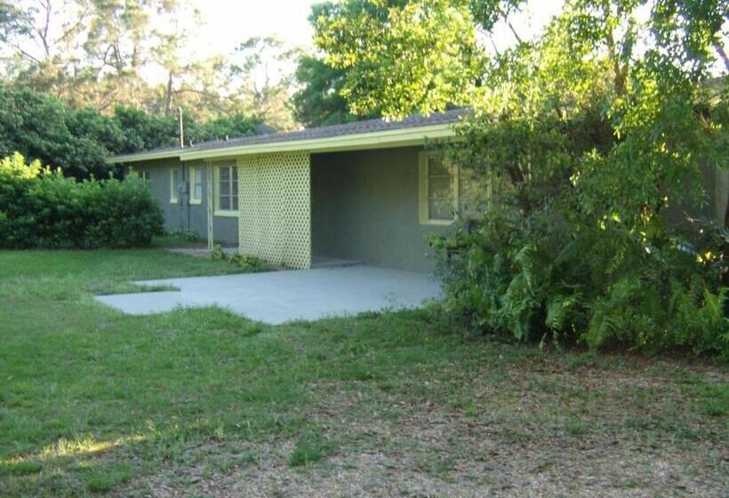 פנסיון Aunt Inez Inn