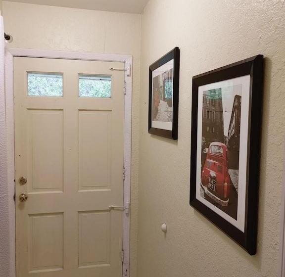 פנסיון Aunt Inez Inn