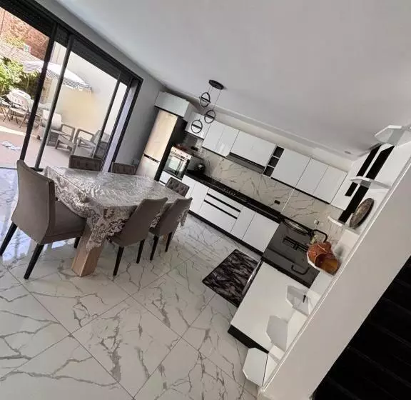 Majatalo Villa Avec Piscine 2 Chambres 2 Salon 1 Cuisine Et Piscine Privée