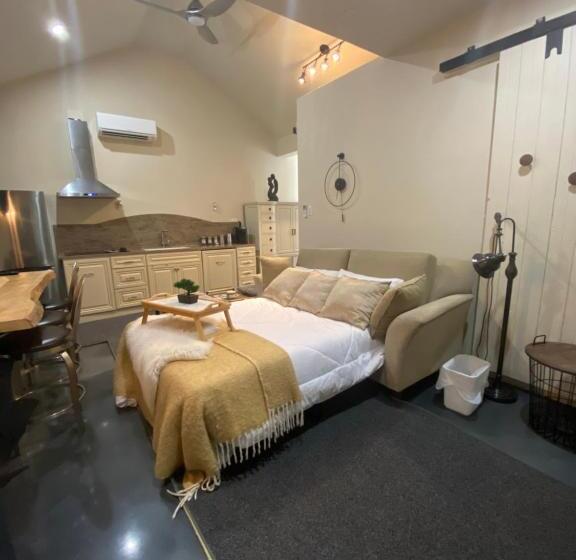 Пансион Wellington Street Guest House