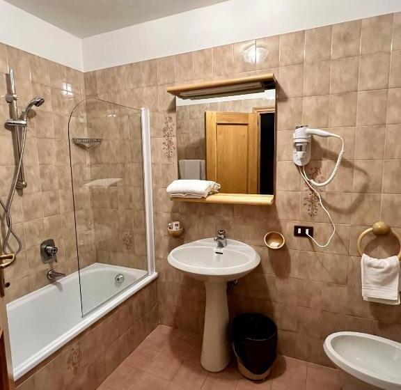 مبيت وإفطار Albergo Ristorante Al Fratè Da Streza