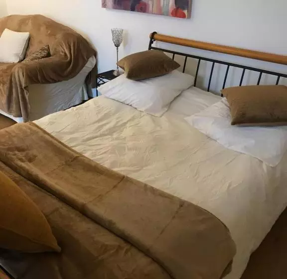 Aamiaismajoitus (B&B) Hôte Labyrinthe Lit 180 Cm Salle De Bain, Petit Dej Compris
