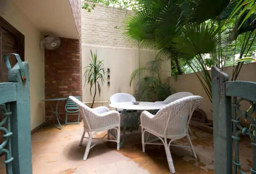 تختخواب و صبحانه Zaza Stay