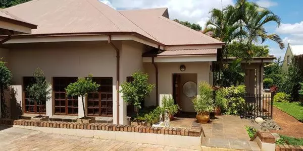 Hotelli 93 On Celliers Guesthouse