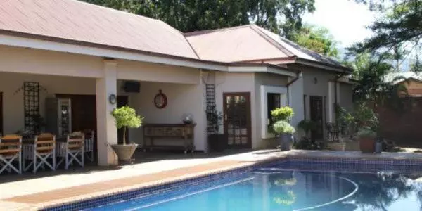 Hotelli 93 On Celliers Guesthouse