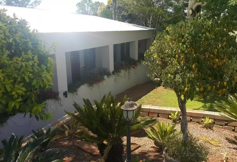Hotelli 93 On Celliers Guesthouse