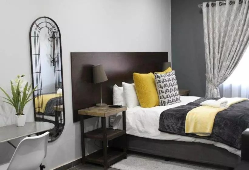 Hotelli 93 On Celliers Guesthouse