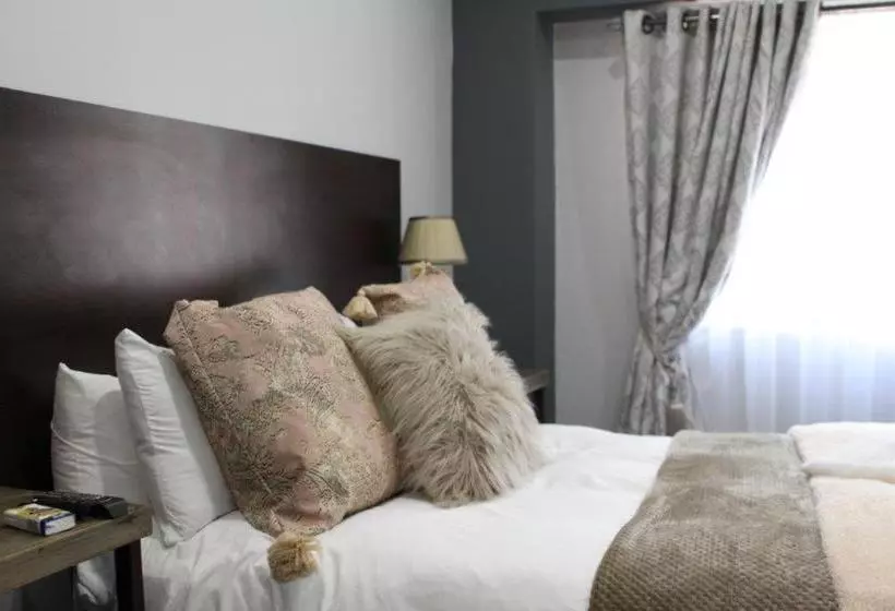 Hotelli 93 On Celliers Guesthouse