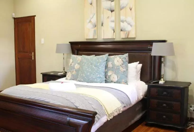 Hotelli 93 On Celliers Guesthouse