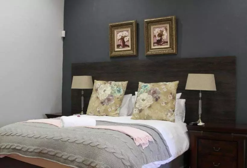Hotelli 93 On Celliers Guesthouse