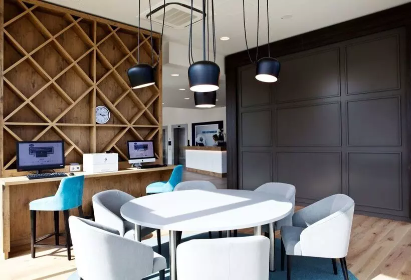 Hotelli Hampton By Hilton Aachen Tivoli