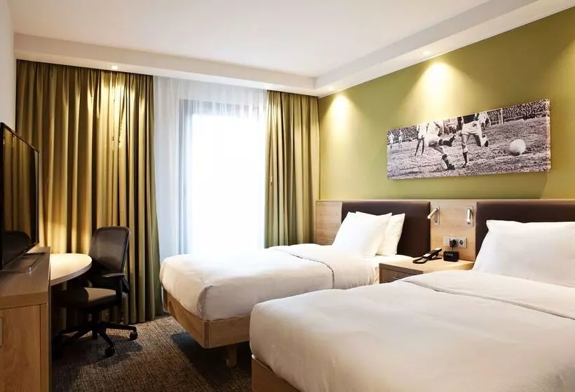 Hotelli Hampton By Hilton Aachen Tivoli