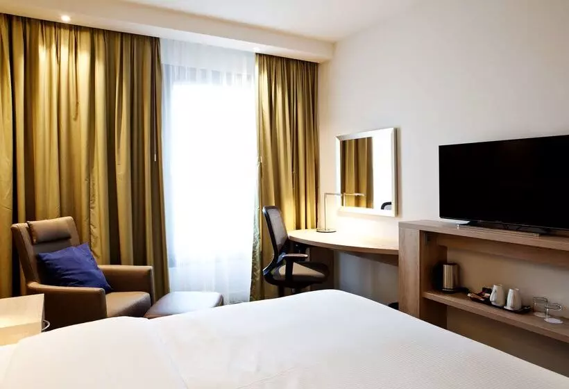 Hotelli Hampton By Hilton Aachen Tivoli