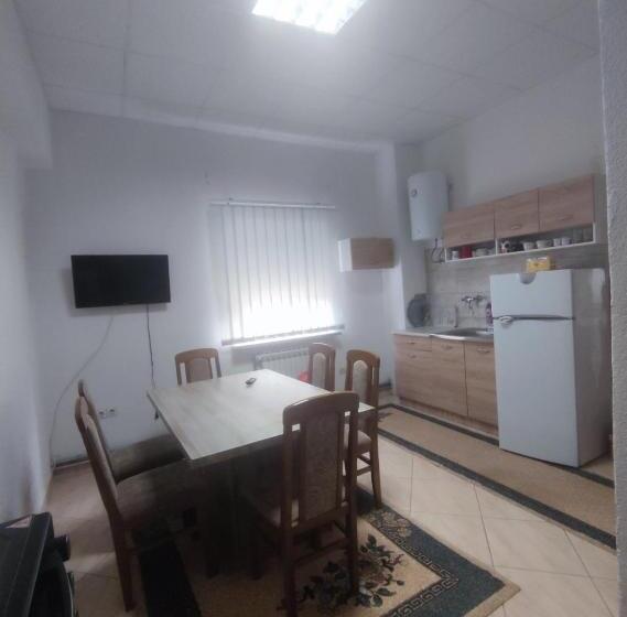 호스텔 Prenoćište Borik