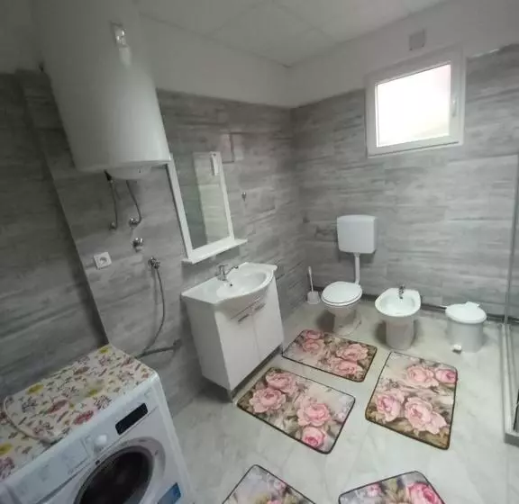 هاستل Prenoćište Borik