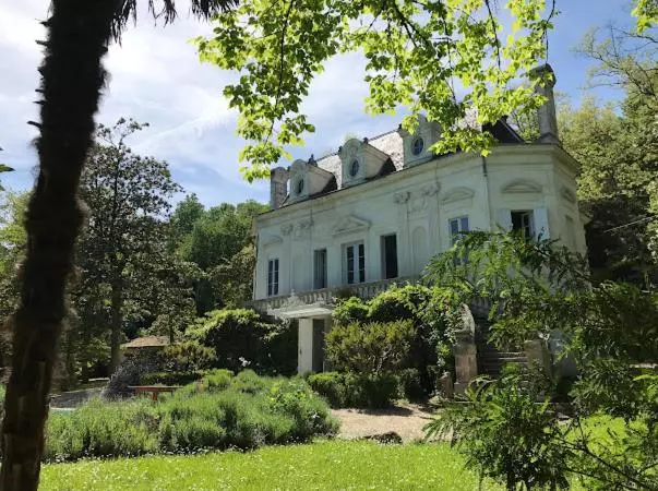 ペンション Chateau La Palue