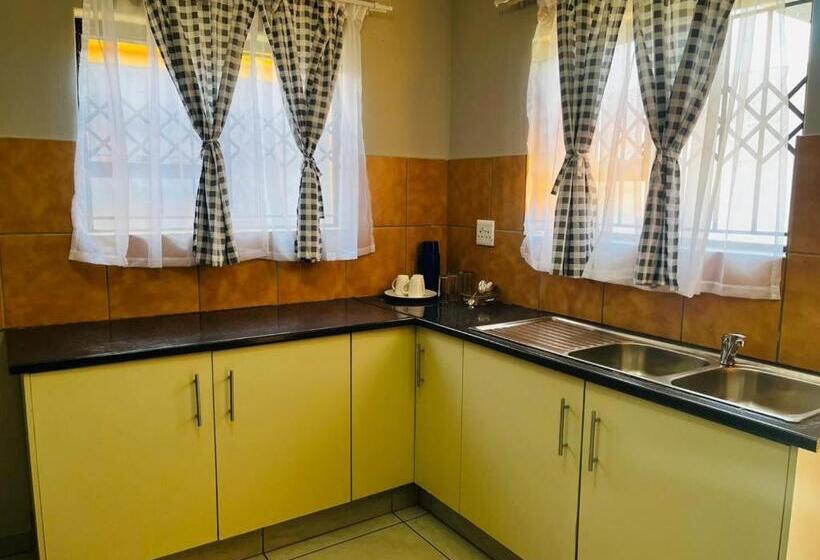 פנסיון Skyprince Guesthouse