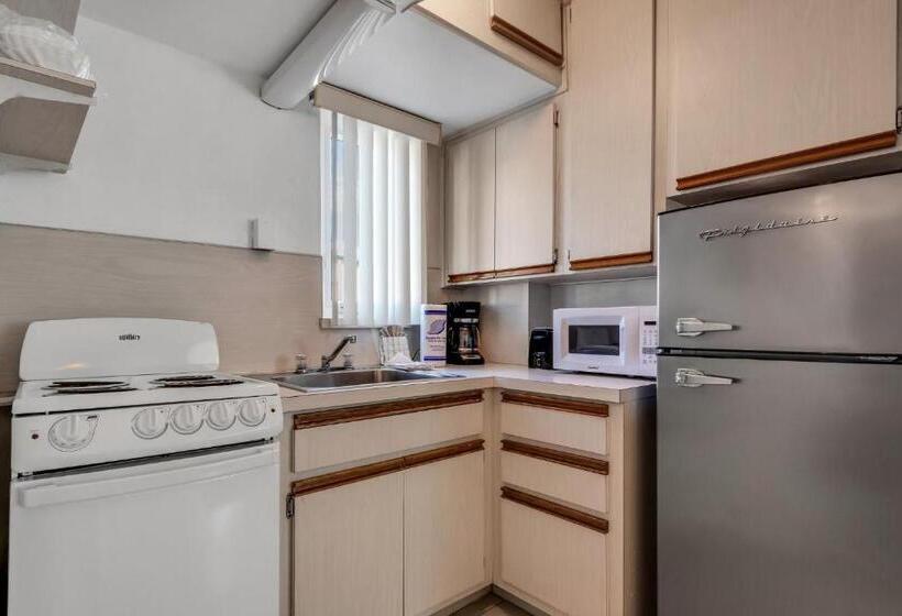 Tropic Terrace #19   Beachfront Resort Suite