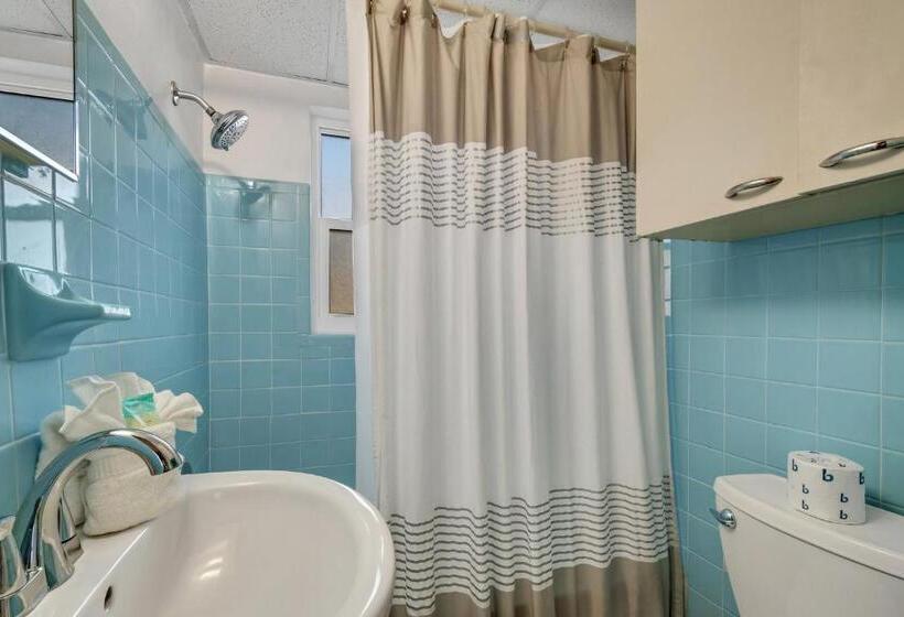 Tropic Terrace #19   Beachfront Resort Suite