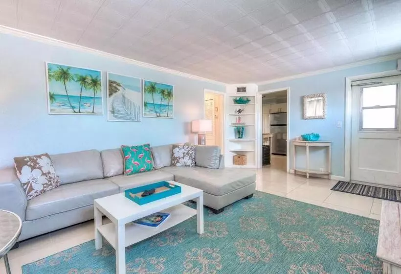 Tropic Terrace Suite #40   Beachfront Resort