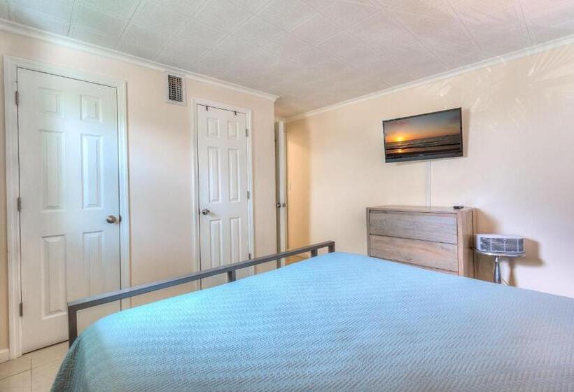 Tropic Terrace Suite #40 Beachfront Resort