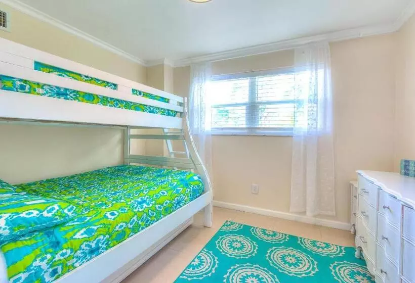 Tropic Terrace Suite #40   Beachfront Resort