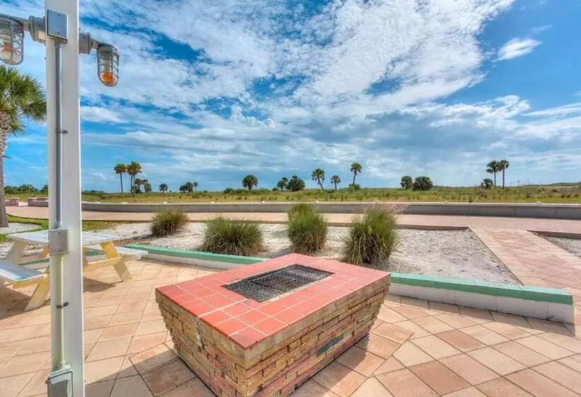 Tropic Terrace Suite #40   Beachfront Resort