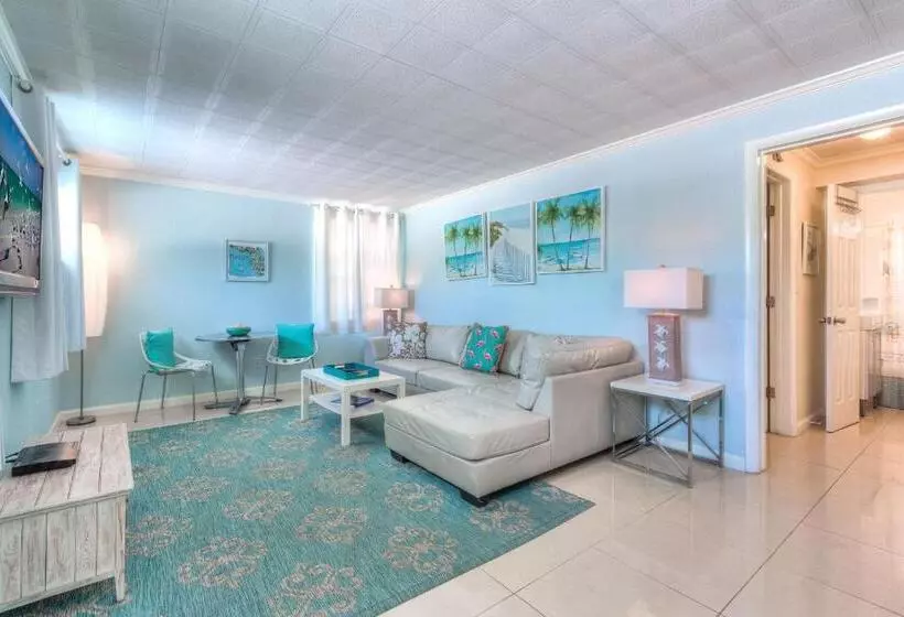 Tropic Terrace Suite #40   Beachfront Resort