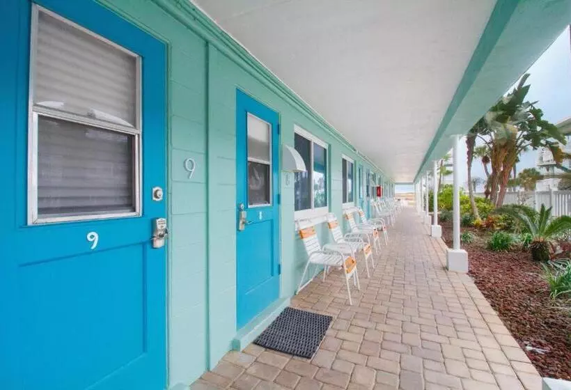 Tropic Terrace Suite #9   Beachfront Resort