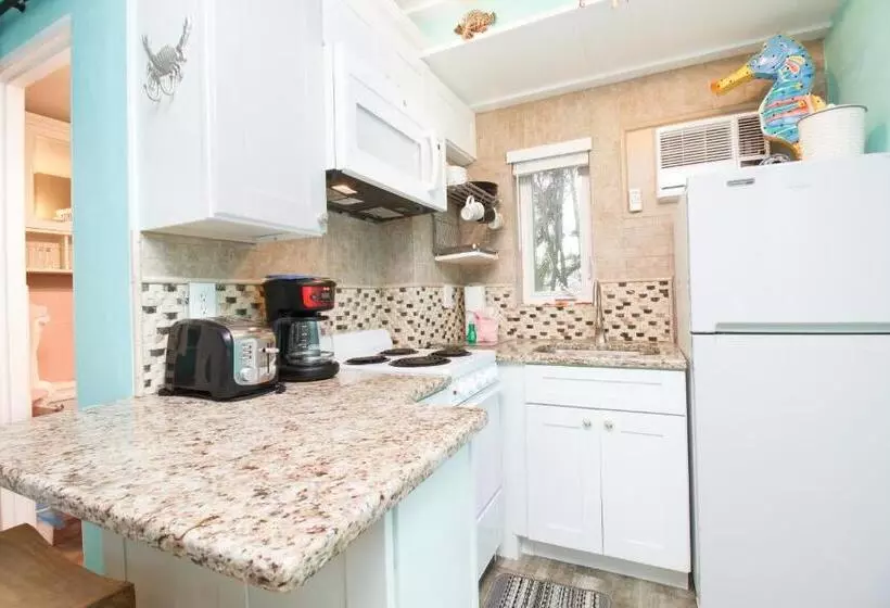 Tropic Terrace Suite #9   Beachfront Resort