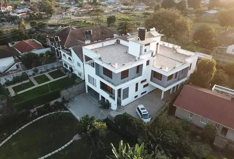 ベッドアンドブレックファースト Arusha Serene Mansion