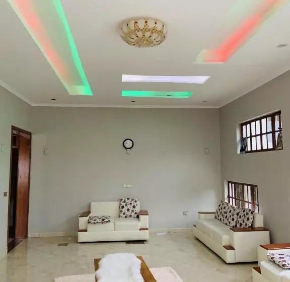 ベッドアンドブレックファースト Arusha Serene Mansion