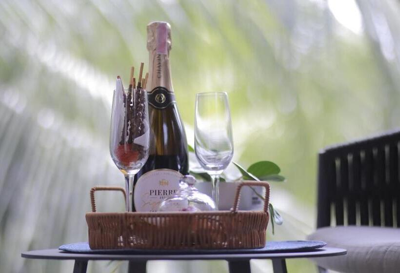 Diamond Poolview Bangtao By The Gentle