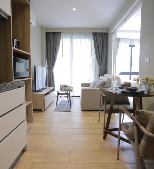 Diamond Poolview Bangtao By The Gentle