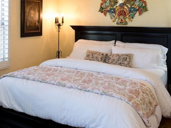 בית מלון כפרי Half Moon Bay Inn   Main Street Downtown