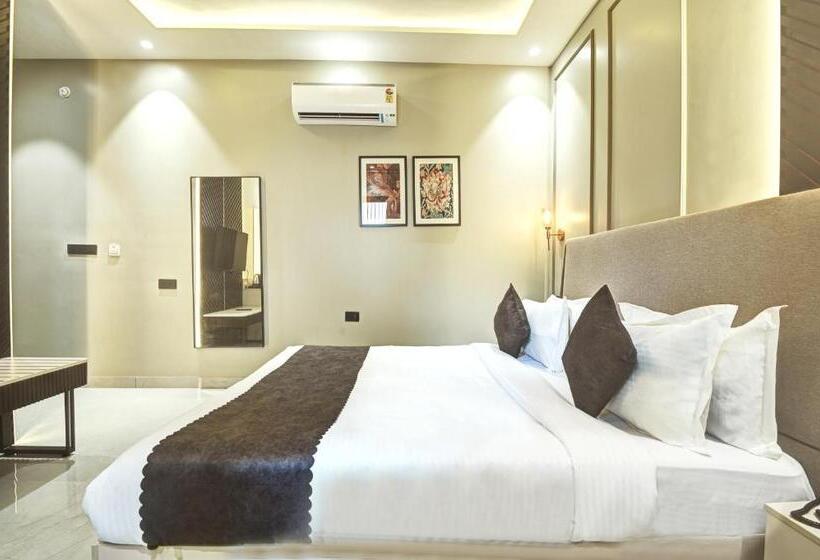 호텔 Saltstayz Olive   Pitampura