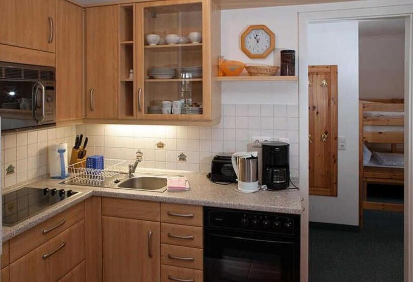 Отель Unter Den Kolonnaden 14