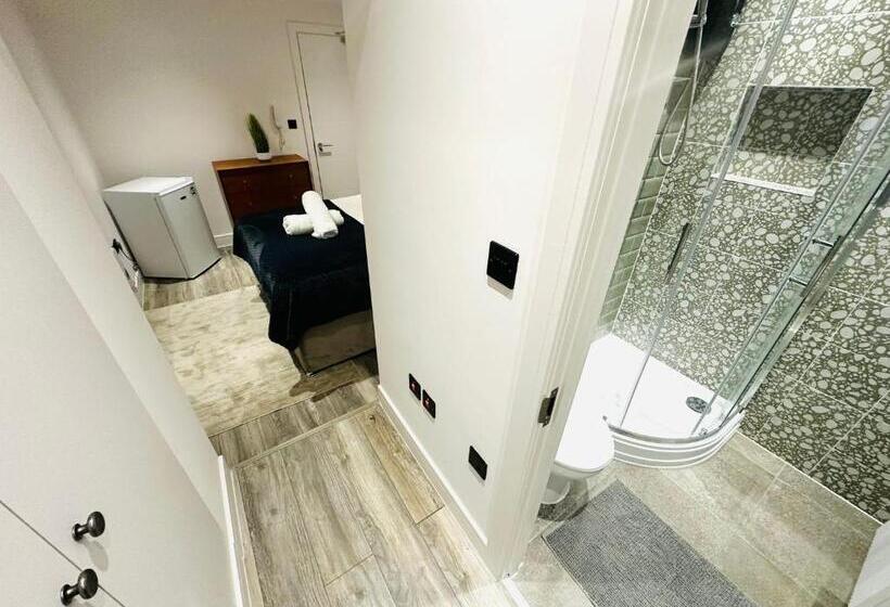 펜션 Brand New En Suite, Super Location