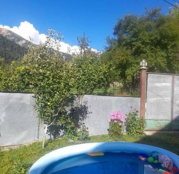 پانسیون Guesthouse   Kavkasioni