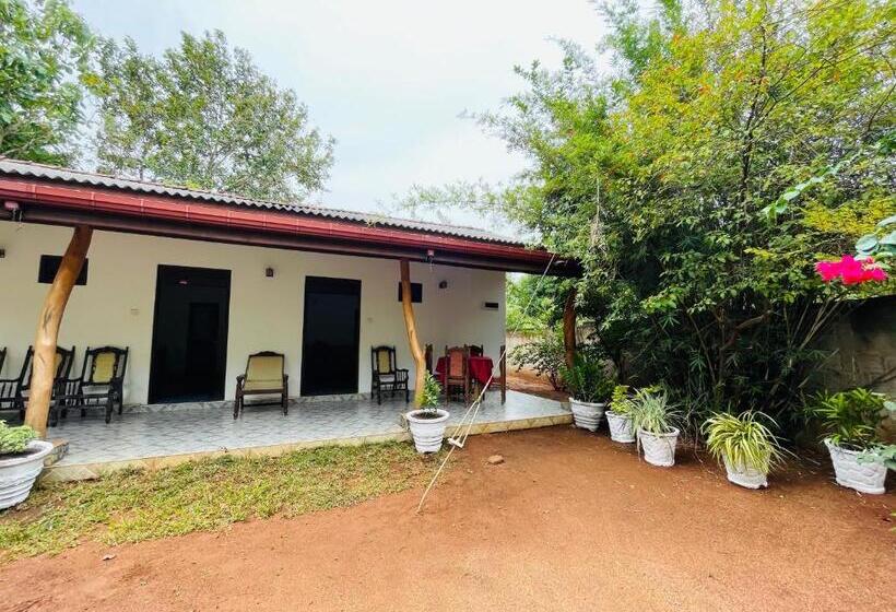 פנסיון Railway Bungalow