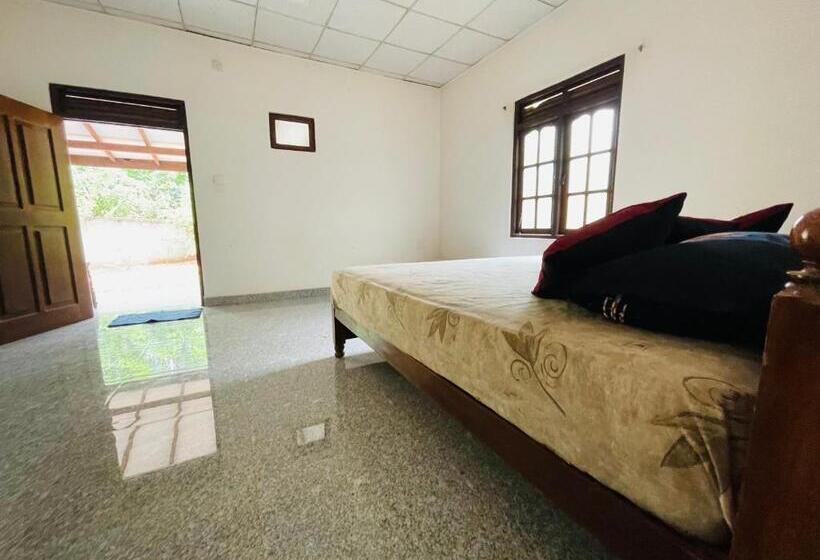 פנסיון Railway Bungalow