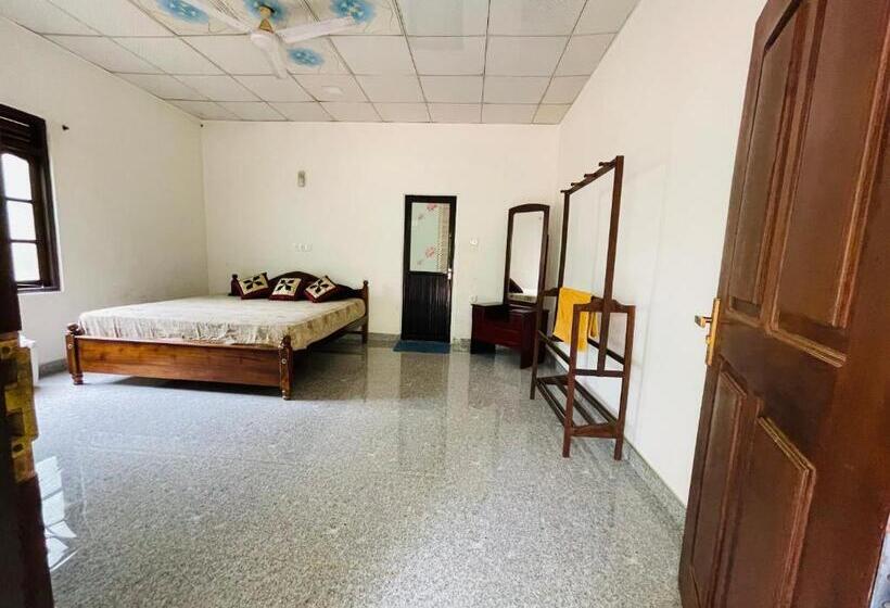 פנסיון Railway Bungalow