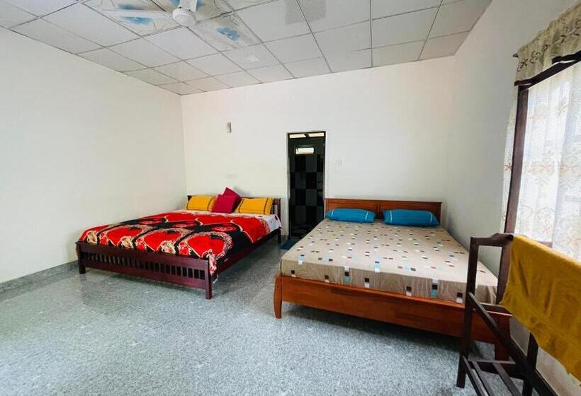 פנסיון Railway Bungalow