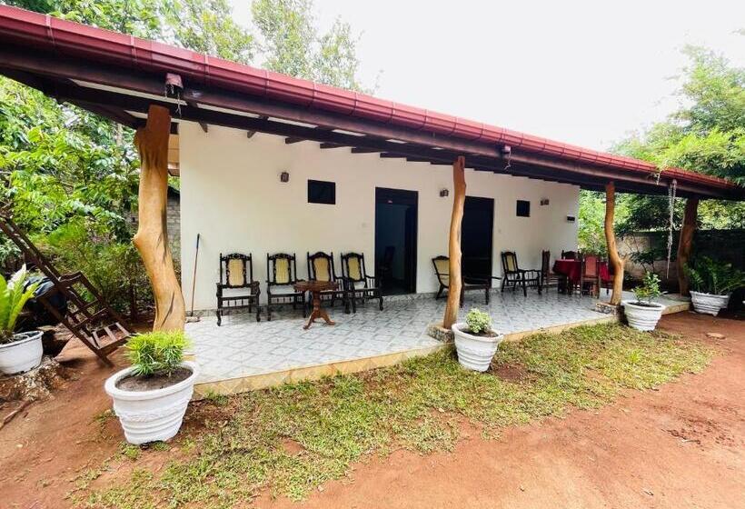 פנסיון Railway Bungalow