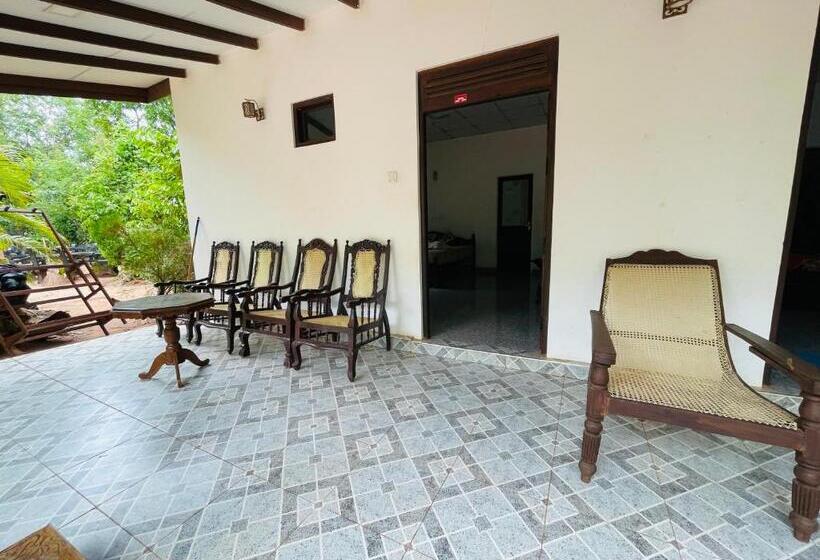 פנסיון Railway Bungalow